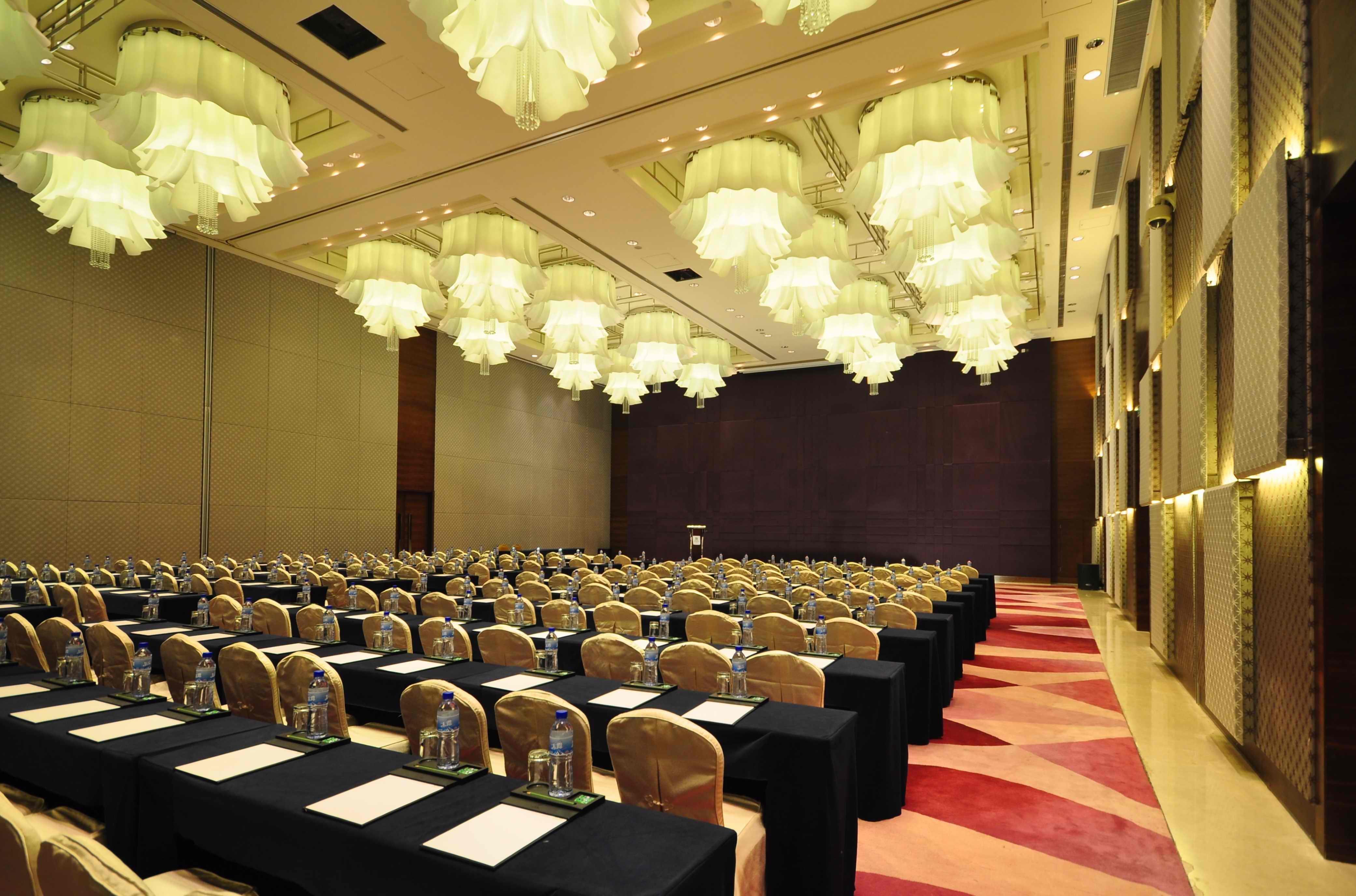 Holiday Inn Qingdao City Center By Ihg - May 4Th Square Exterior photo