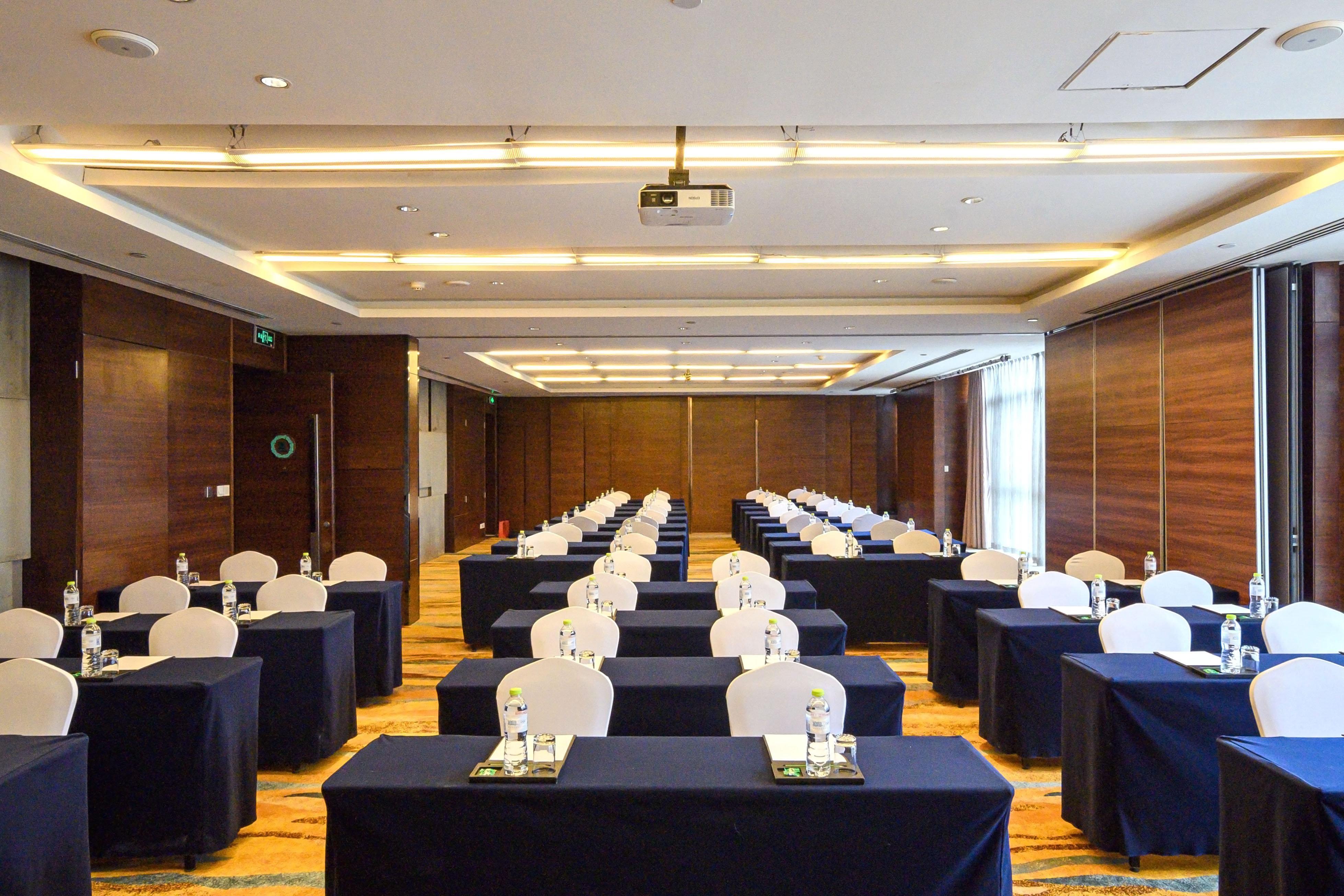 Holiday Inn Qingdao City Center By Ihg - May 4Th Square Exterior photo