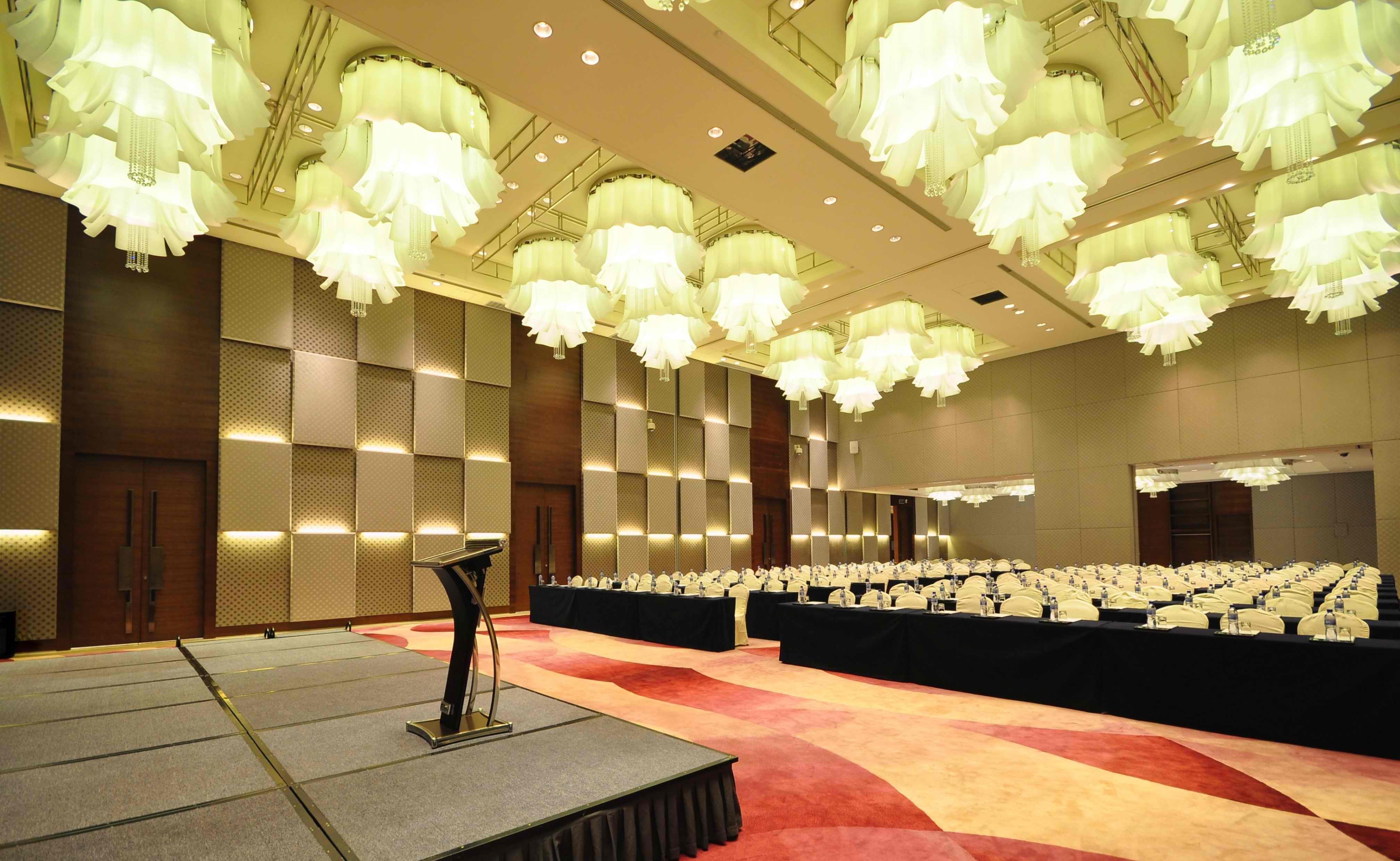 Holiday Inn Qingdao City Center By Ihg - May 4Th Square Exterior photo