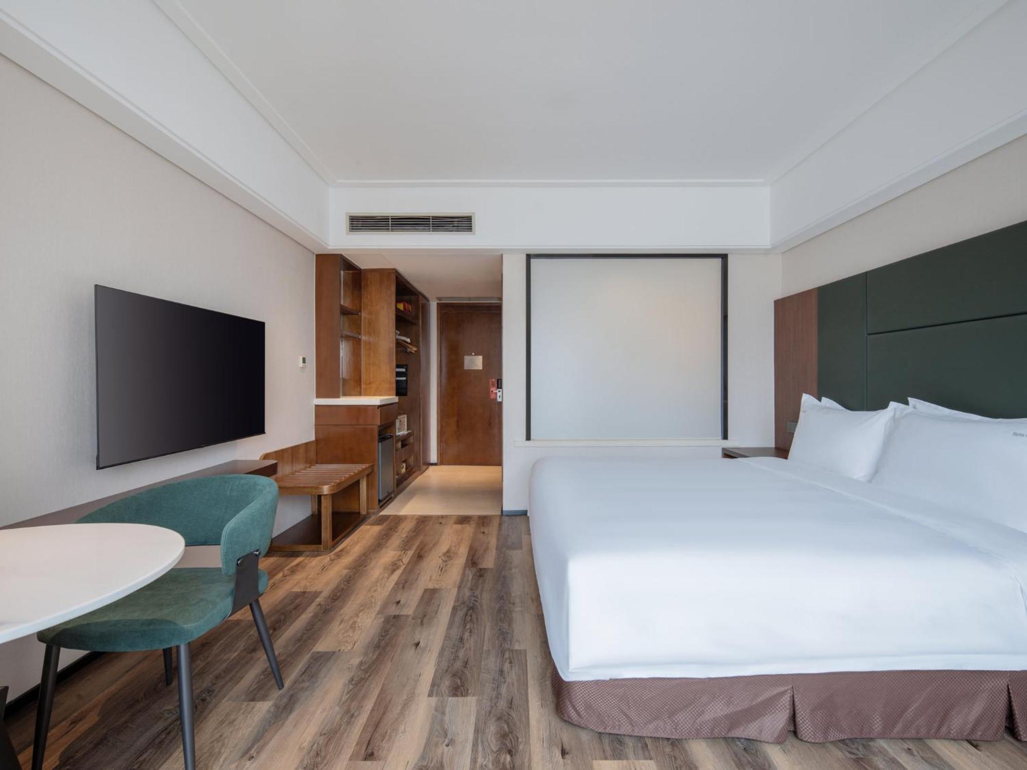 Holiday Inn Qingdao City Center By Ihg - May 4Th Square Exterior photo