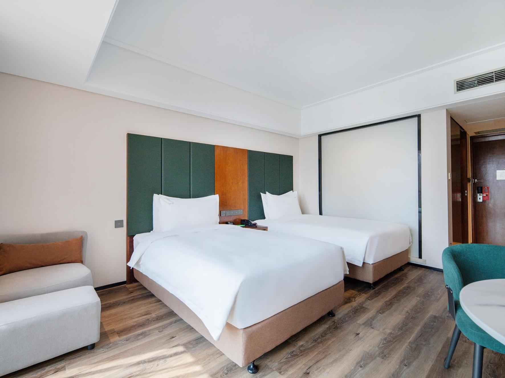 Holiday Inn Qingdao City Center By Ihg - May 4Th Square Exterior photo