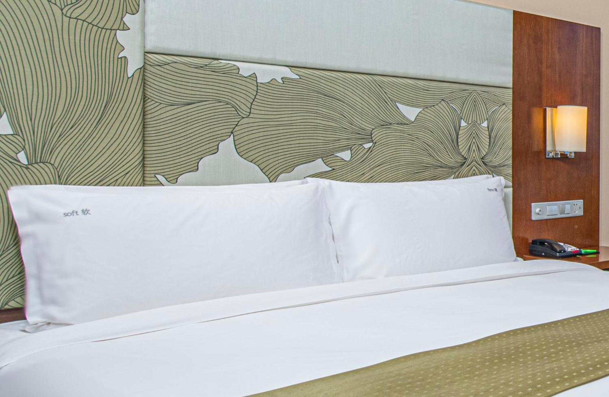 Holiday Inn Qingdao City Center By Ihg - May 4Th Square Exterior photo