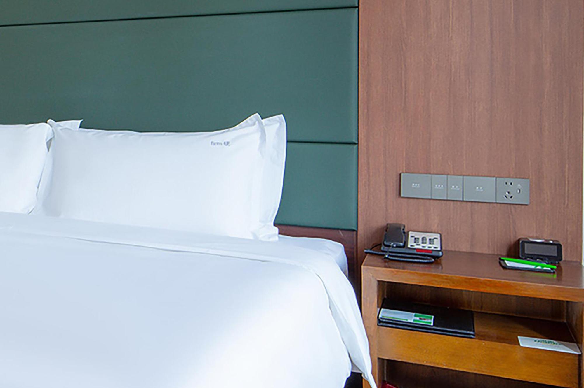 Holiday Inn Qingdao City Center By Ihg - May 4Th Square Exterior photo