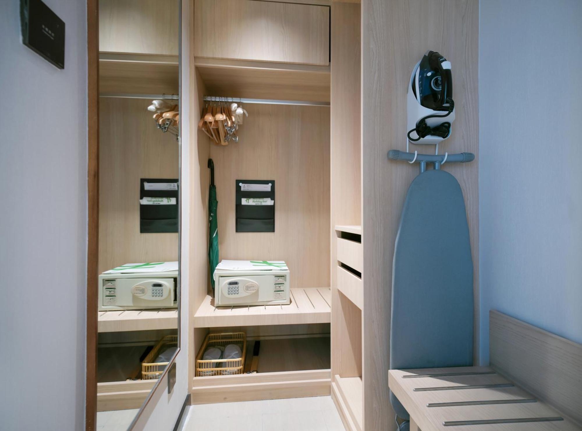 Holiday Inn Qingdao City Center By Ihg - May 4Th Square Exterior photo