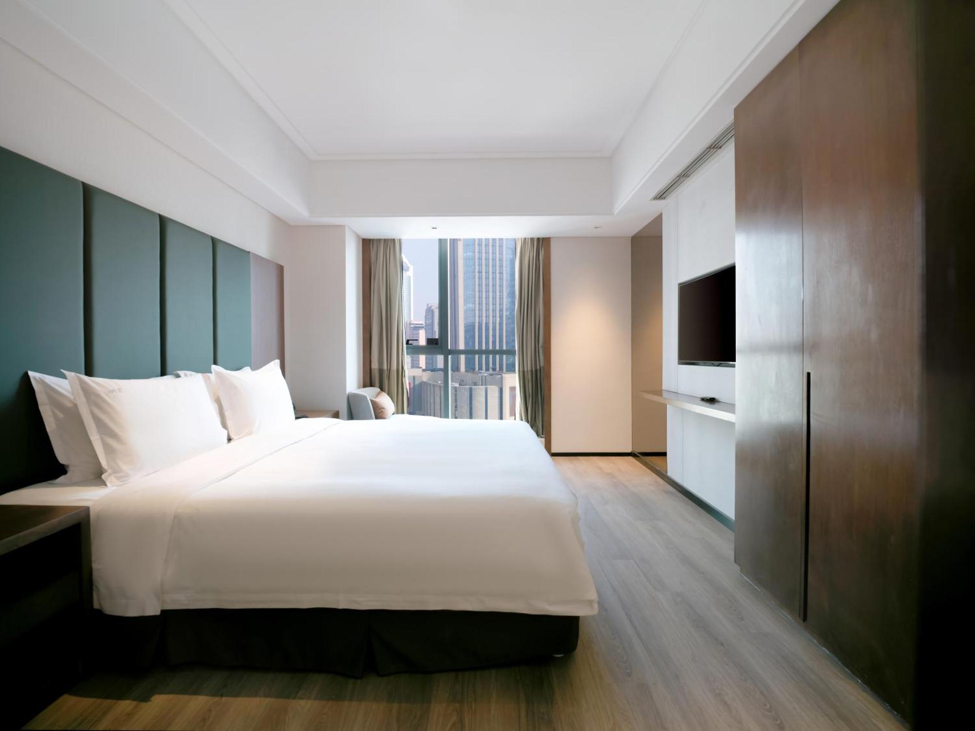 Holiday Inn Qingdao City Center By Ihg - May 4Th Square Exterior photo