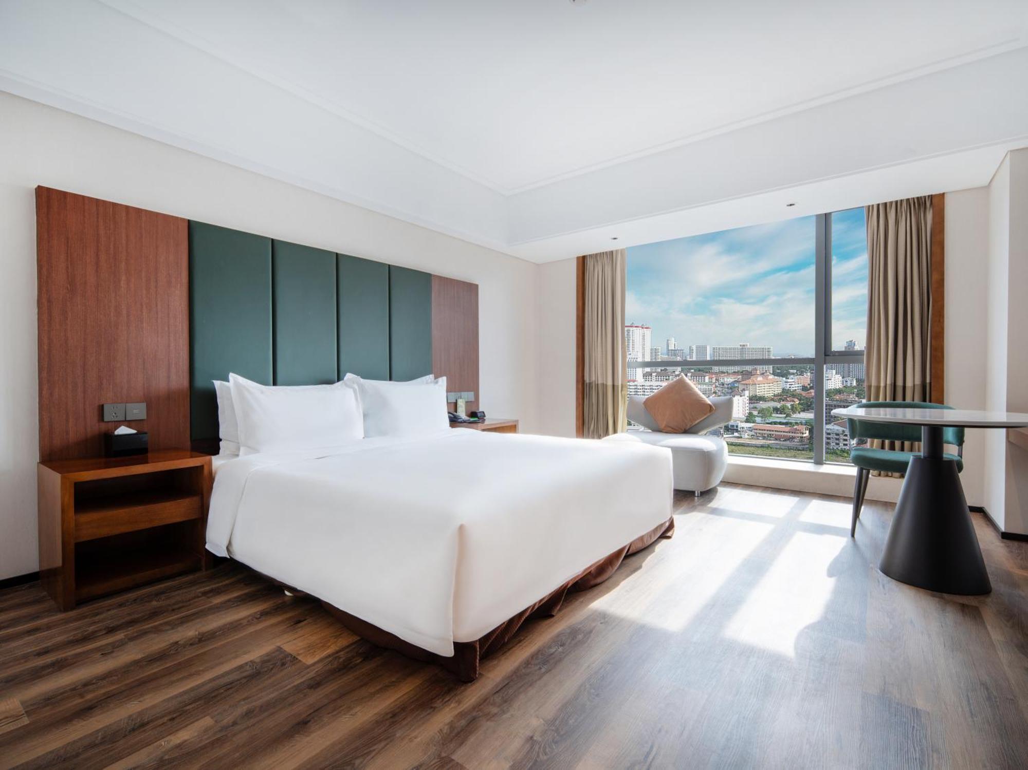 Holiday Inn Qingdao City Center By Ihg - May 4Th Square Exterior photo