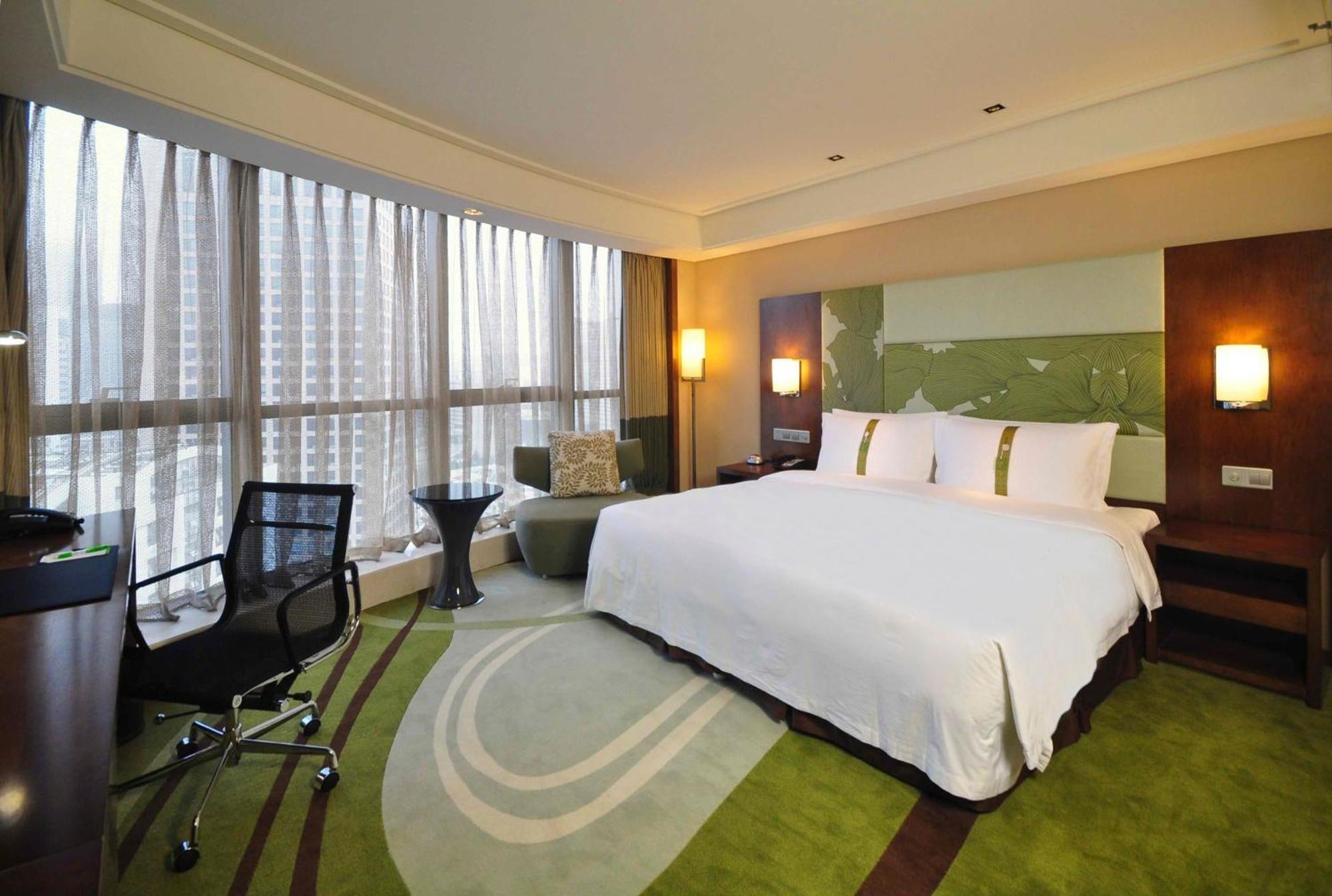 Holiday Inn Qingdao City Center By Ihg - May 4Th Square Exterior photo