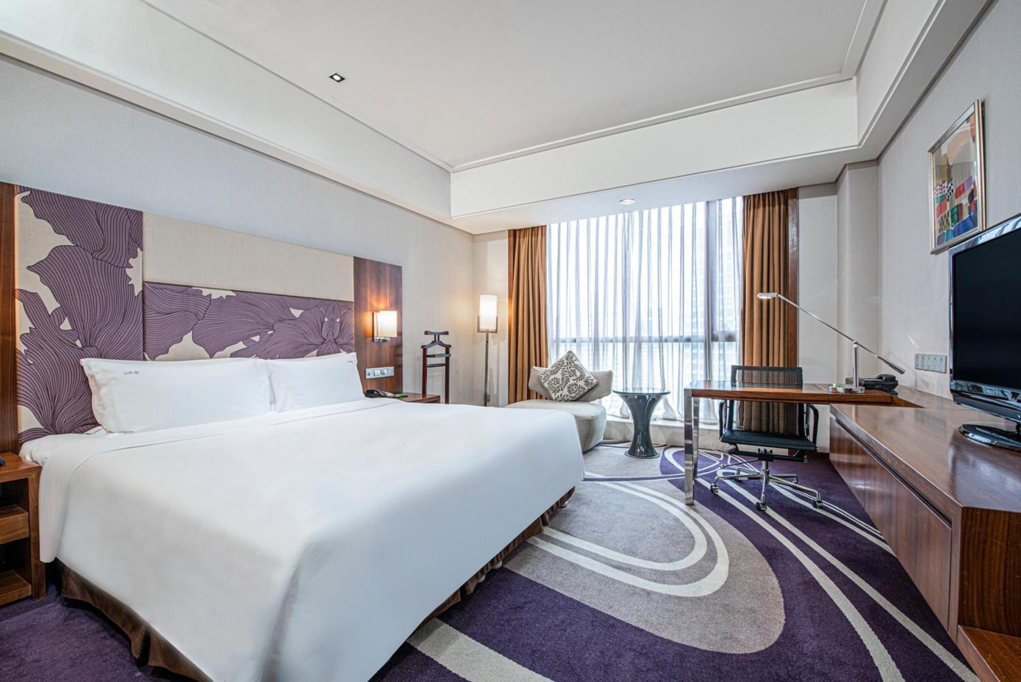 Holiday Inn Qingdao City Center By Ihg - May 4Th Square Exterior photo