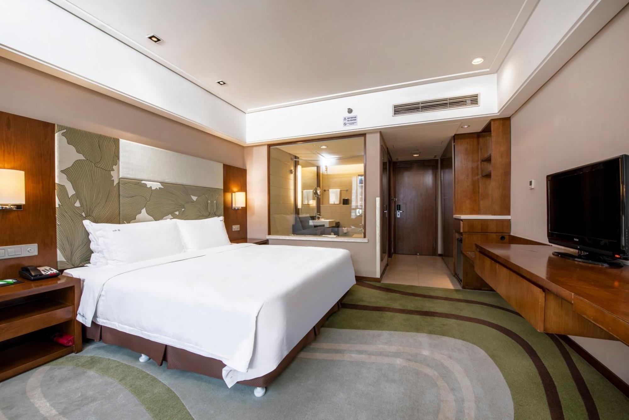 Holiday Inn Qingdao City Center By Ihg - May 4Th Square Exterior photo